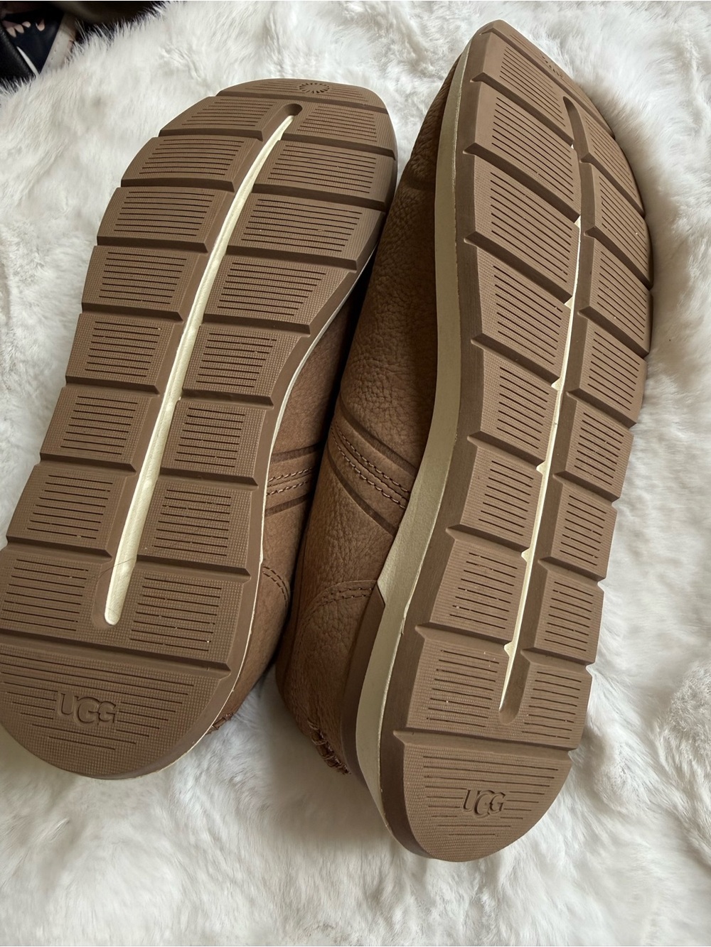 NWOB UGG Lowmel Chestnut Nubuck Leather Sneakers Women’s - Picture 12 of 12